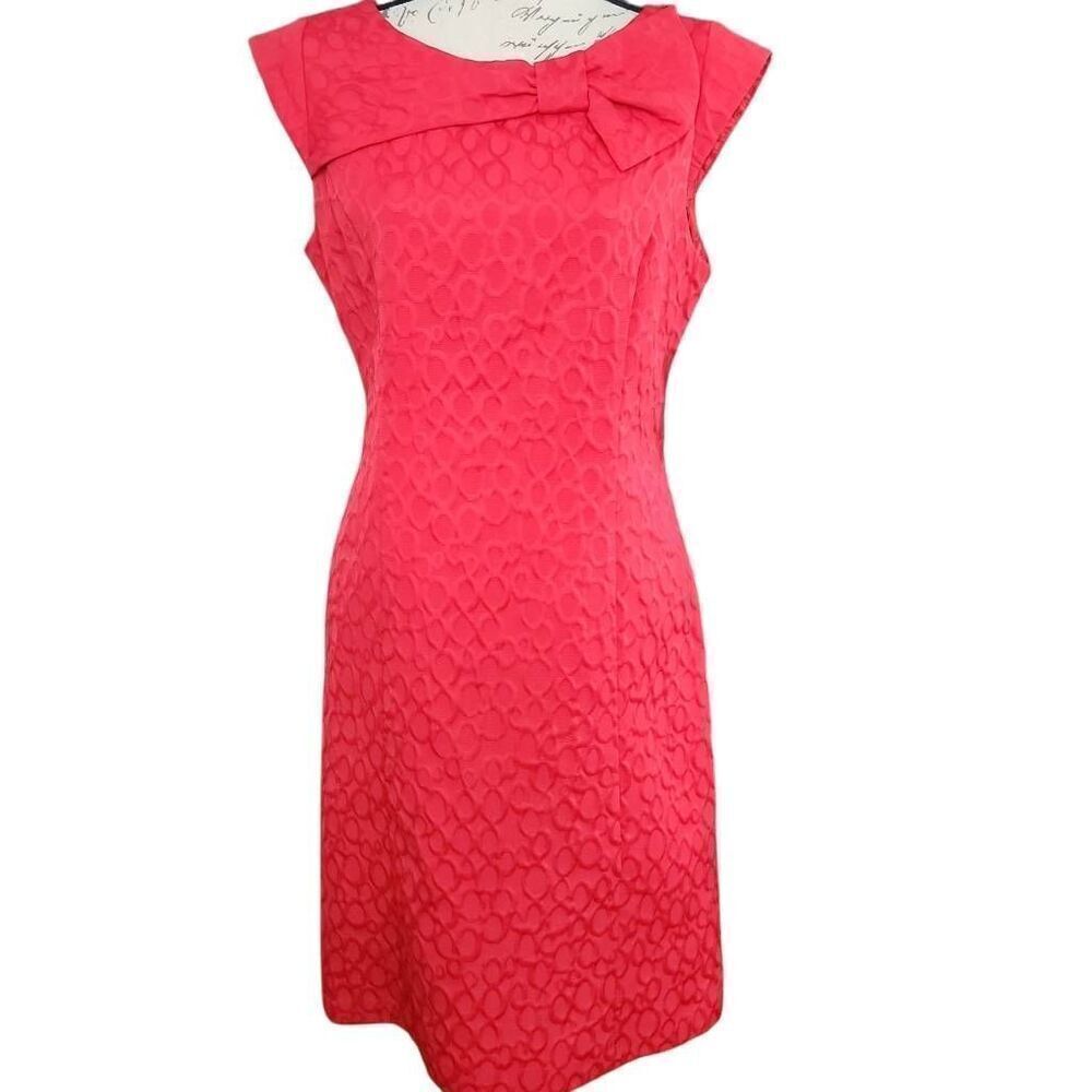 Sandra Darren Women's Sizeโ12 Red Sleeveless Textured Knee Length Dress